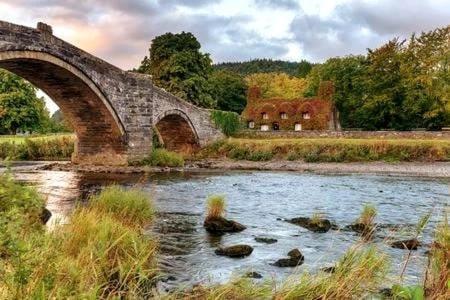 Hand Apartment, Llanrwst, Conwy, Snowdonia エクステリア 写真